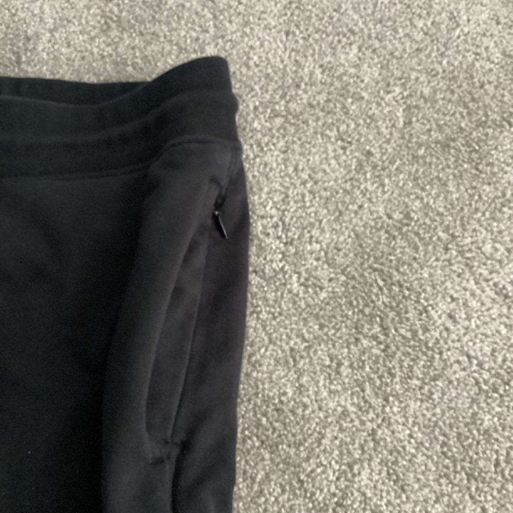 Into the am men’s joggers - Picture 4 of 5